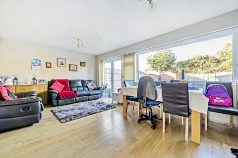 17 Corinne Close, Reading, RG2 8AA