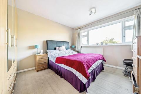 17 Corinne Close, Reading, RG2 8AA