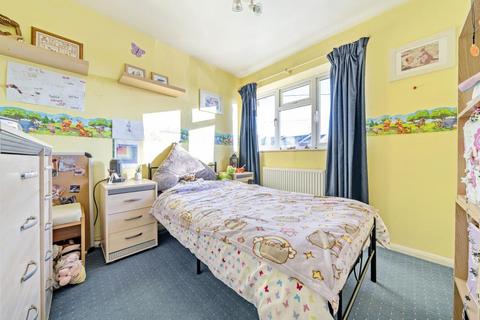 17 Corinne Close, Reading, RG2 8AA