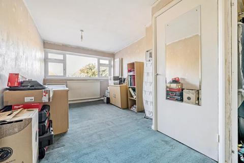 17 Corinne Close, Reading, RG2 8AA