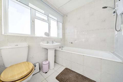 17 Corinne Close, Reading, RG2 8AA