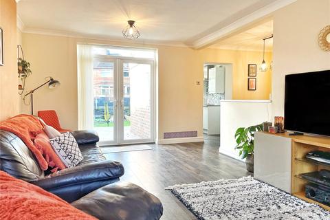 3 bedroom semi-detached house for sale - Blue Bell Avenue, Manchester, Greater Manchester, M40