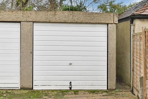 Garage to rent - Carshalton Road, Sutton, SM1