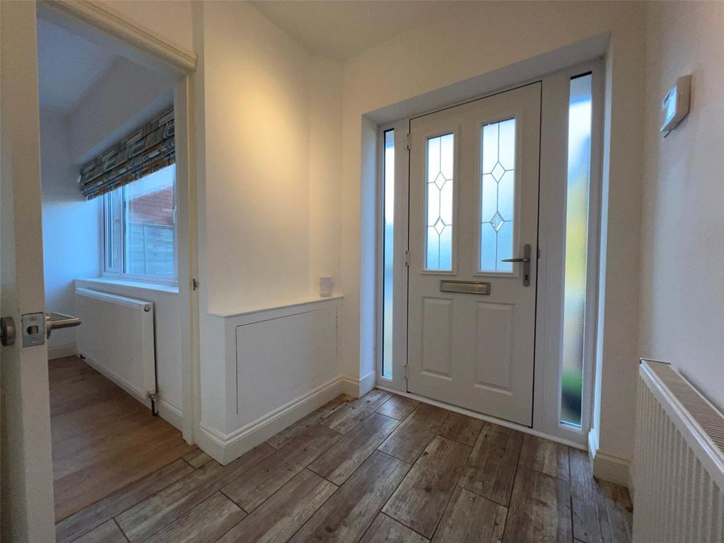 Hazel Grove, Wombourne... 3 bed semidetached house £1,200 pcm (£277 pw)