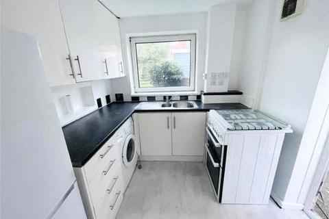 3 bedroom semi-detached house to rent, Tennyson Close, Crawley, West Sussex, RH10