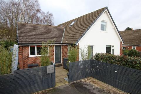 4 bedroom detached bungalow for sale - Woodside, Denby Dale, Huddersfield, HD8 8QX