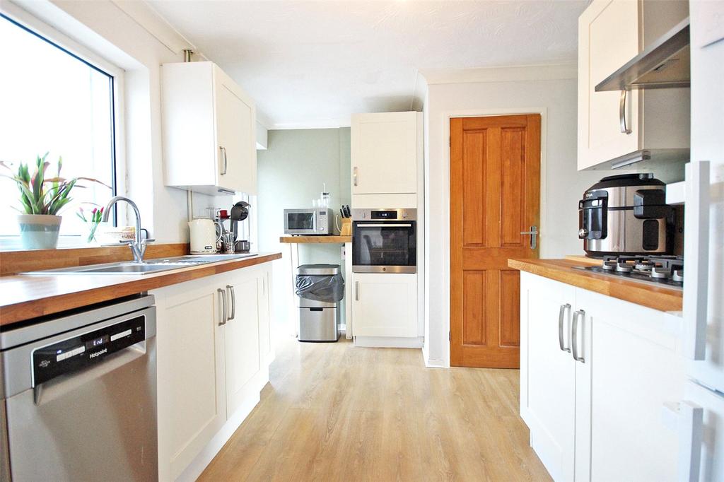 Knights Avenue, Clapham, Bedford, Bedfordshire, MK41 3 bed semi