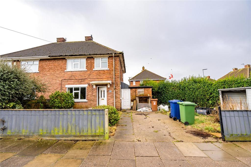 Newstead Road, Cleethorpes... 3 bed semidetached house £120,000