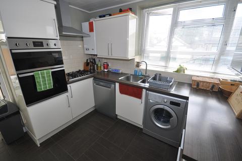 3 bedroom flat to rent - Longbridge Road, Barking IG11