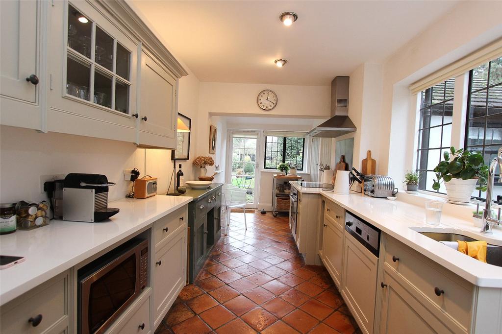 Vernon Road, LeighonSea, Essex, SS9 3 bed detached house £1,195,995