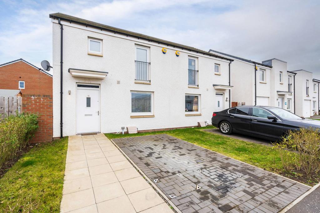 16 Princess Mary Road, Craigmillar, Edinburgh, EH16 4FU 3 bed semi