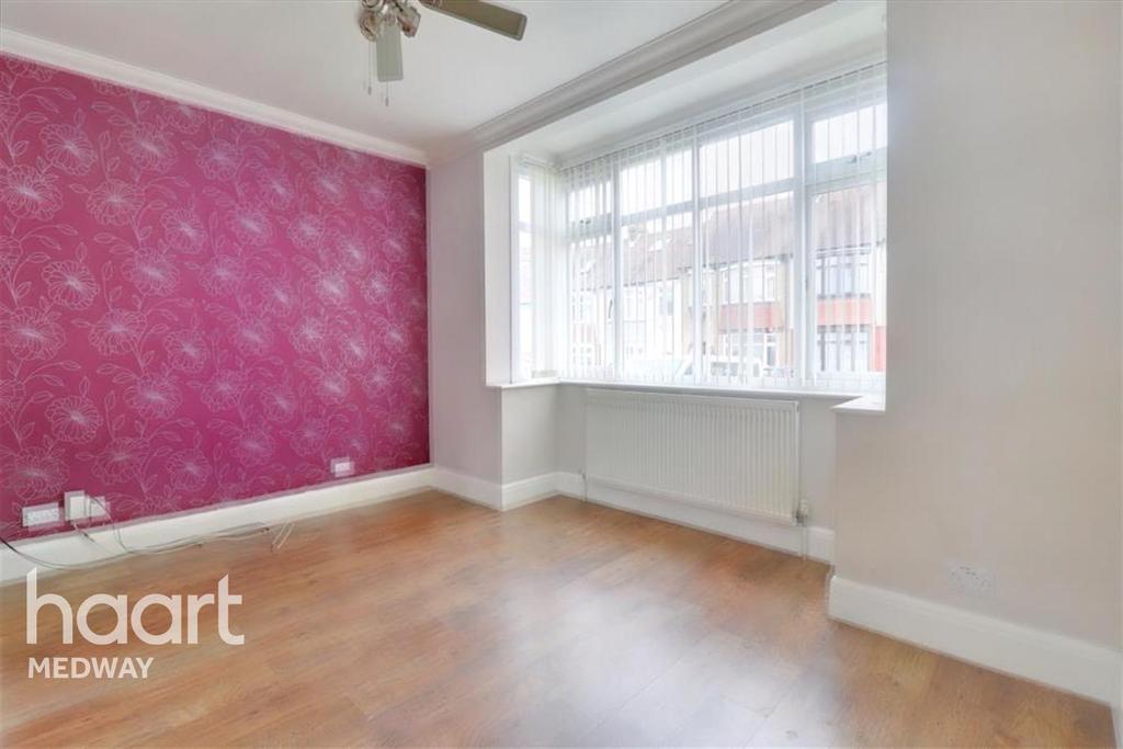 Jackson Avenue, Rochester, ME1 3 bed semidetached house £1,500 pcm