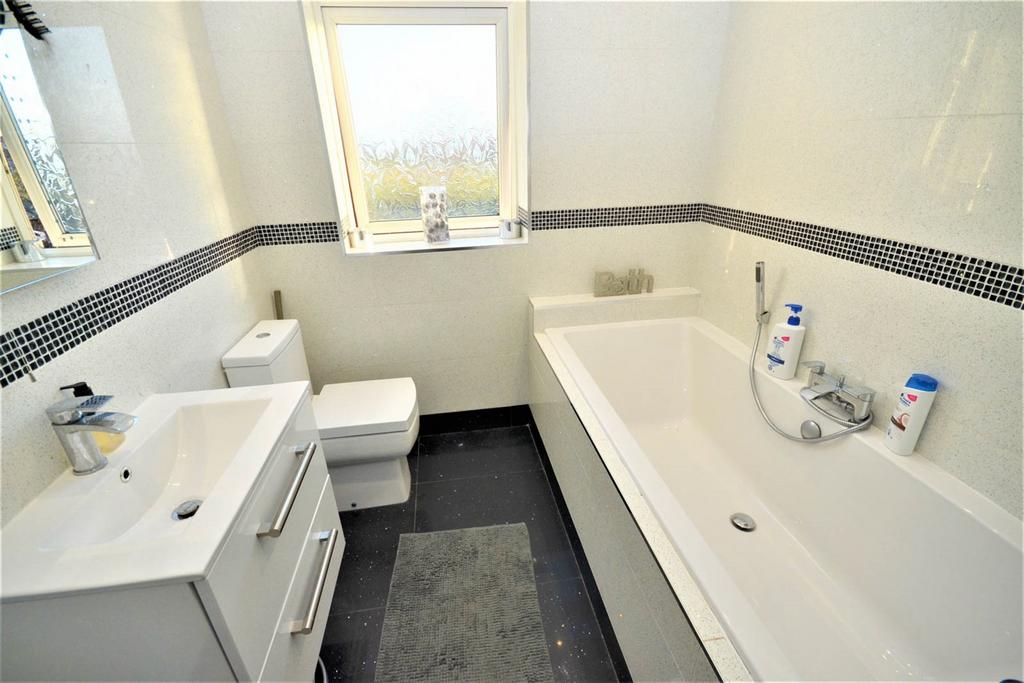 En Suite  Bathroom