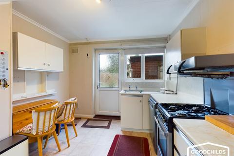 25 Avon Crescent, Walsall, WS3 4DG