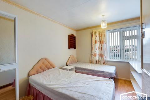 25 Avon Crescent, Walsall, WS3 4DG