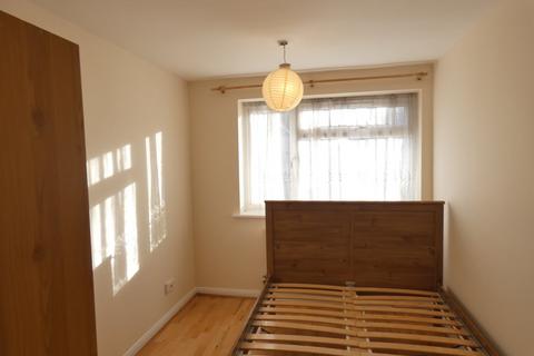 2 bedroom flat to rent, Chartres Court, Greenford