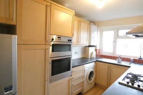 2 bedroom flat to rent, Chartres Court, Greenford