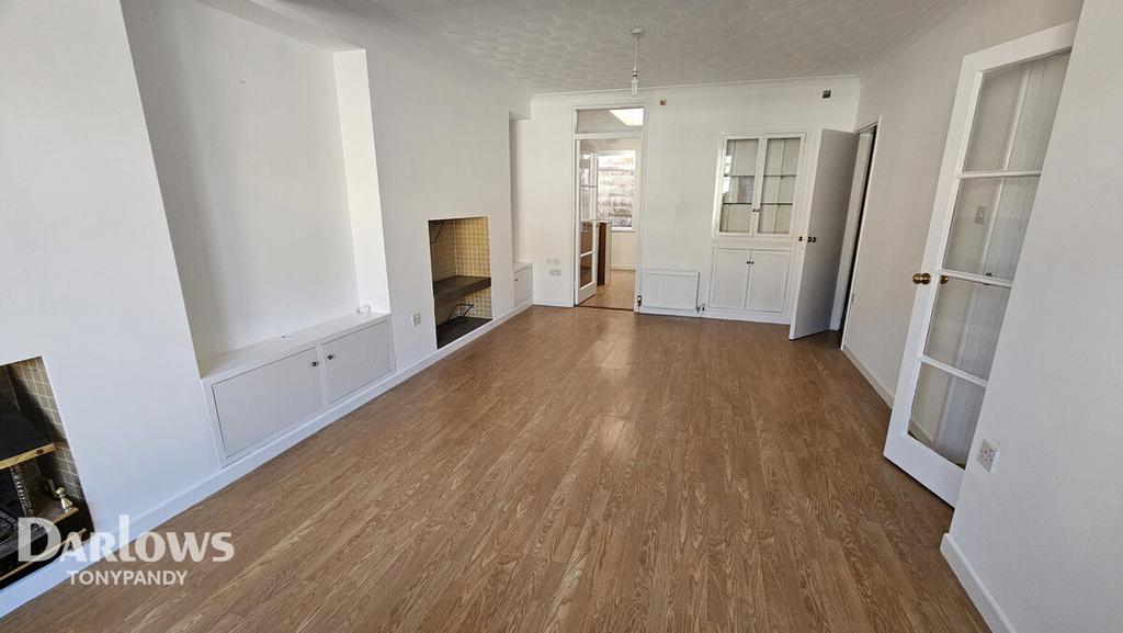 North Road, Ferndale CF43 4 3 bed terraced house for sale £100,000