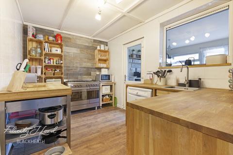 25 Tallis Grove, London, SE7 7LB