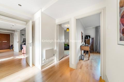3 bedroom apartment to rent - College Road London SE21