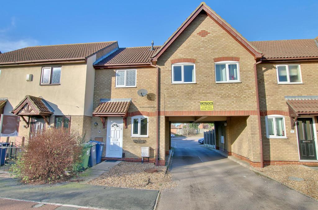 Cromwell Court, Eynesbury 3 bed terraced house £900 pcm (£208 pw)