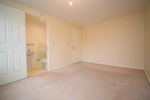 3 bedroom apartment to rent - Gavin Way, Highwoods, Colchester
