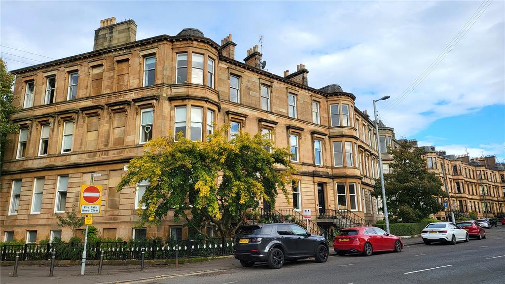 Queens Drive, Glasgow, G42 5 bed flat for sale £365,000