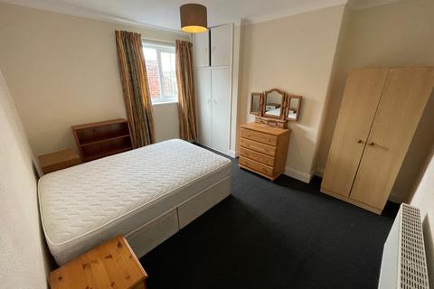 3 bedroom ground floor flat to rent - High Street South, Langley Moor