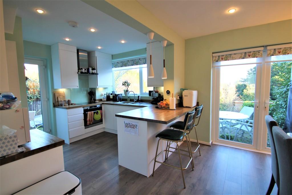 East View, 3 bed semidetached house £2,750 pcm (£635 pw)