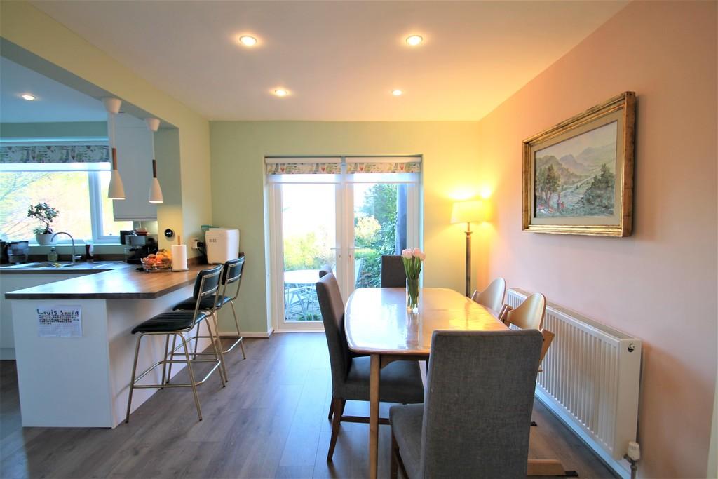 East View, 3 bed semidetached house £2,750 pcm (£635 pw)