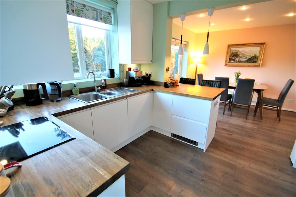 East View, 3 bed semidetached house £2,750 pcm (£635 pw)