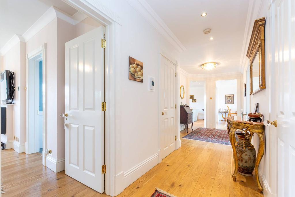 Wyatt Drive, Castelnau, London, SW13 2 bed flat £7,501 pcm (£1,731 pw)