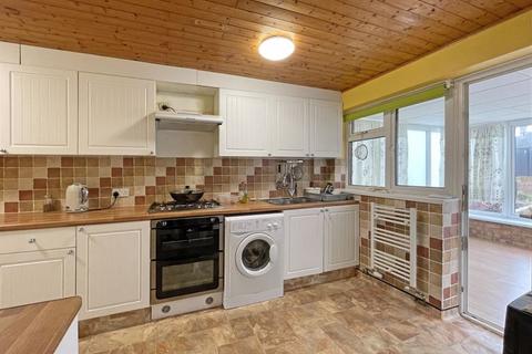 65 Lancelot Road, Exeter, EX4 9BU