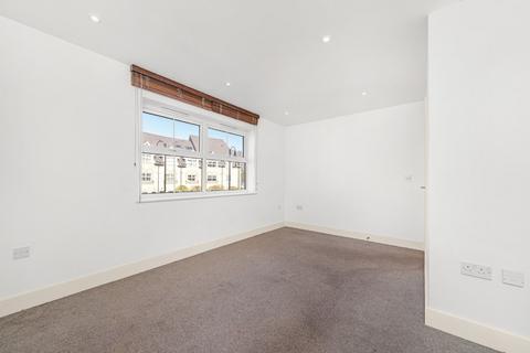 6 Hayes Grove, London, SE22 8DF