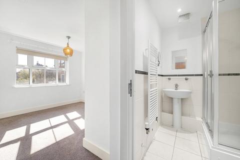 6 Hayes Grove, London, SE22 8DF