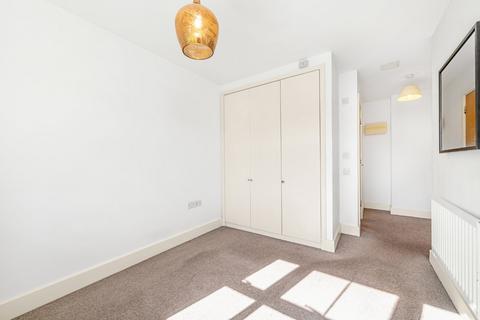 6 Hayes Grove, London, SE22 8DF