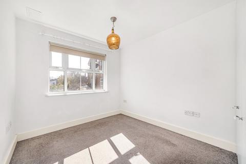 6 Hayes Grove, London, SE22 8DF
