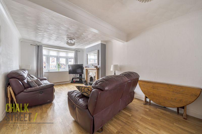 Church Road, Harold Wood, RM3 3 bed semidetached house £450,000