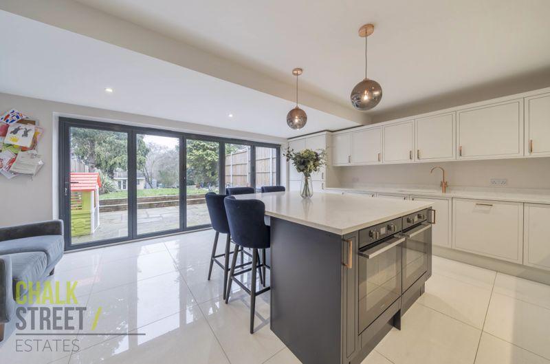 Bruce Avenue, Hornchurch, RM12 3 bed terraced house £550,000
