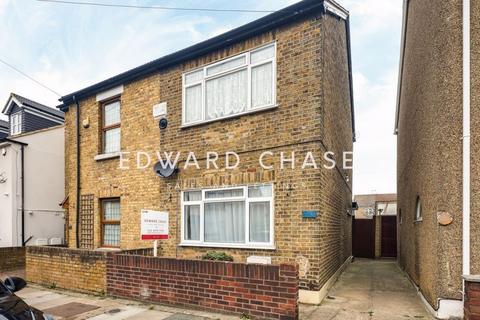 2 bedroom semi-detached house to rent, Malvern Road, Hornchurch, RM11