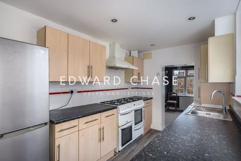 3 bedroom semi-detached house to rent, Malvern Road, Hornchurch, RM11