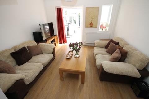 2 bedroom end of terrace house to rent - Larkspur Road, WR5
