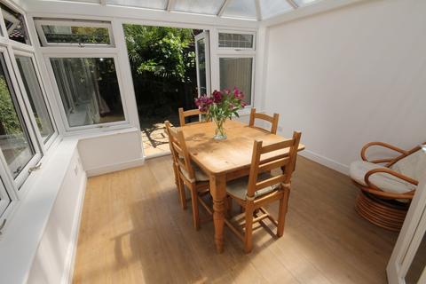 2 bedroom end of terrace house to rent - Larkspur Road, WR5