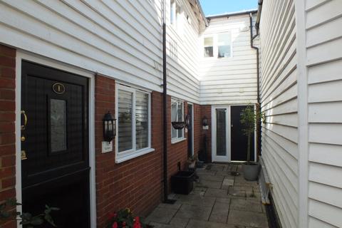 3 bedroom terraced house to rent - High Street, Elham, Canterbury, CT4