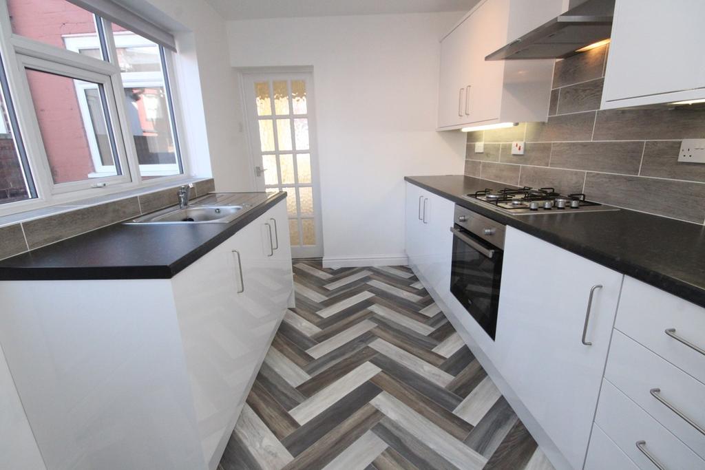Morden Avenue, AshtoninMakerfield, Wigan, WN4 2 bed terraced house £650 pcm (£150 pw)