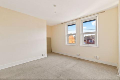 2 bedroom flat for sale - Broomfield Road, Folkestone, CT19