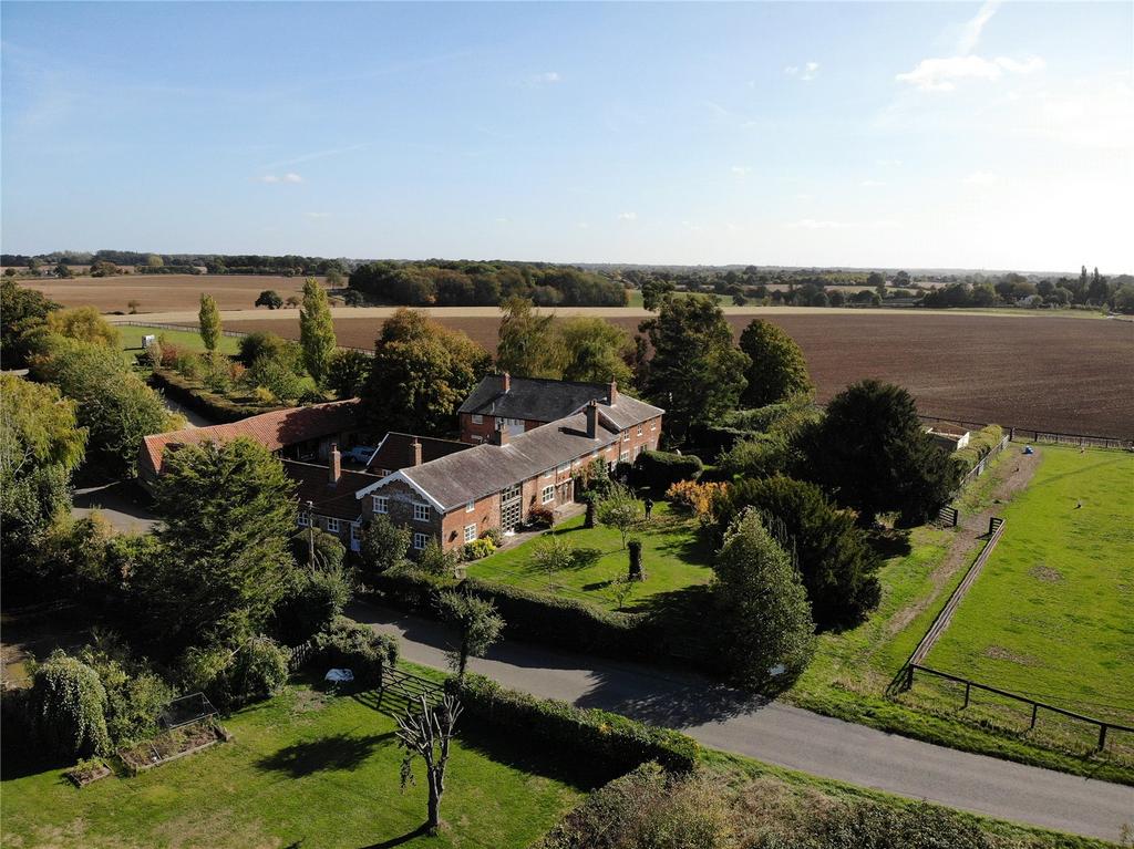 Priory Green, Edwardstone, Sudbury, Suffolk, CO10 5 bed detached house