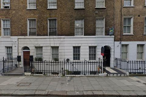 Studio to rent - Maple Street, London