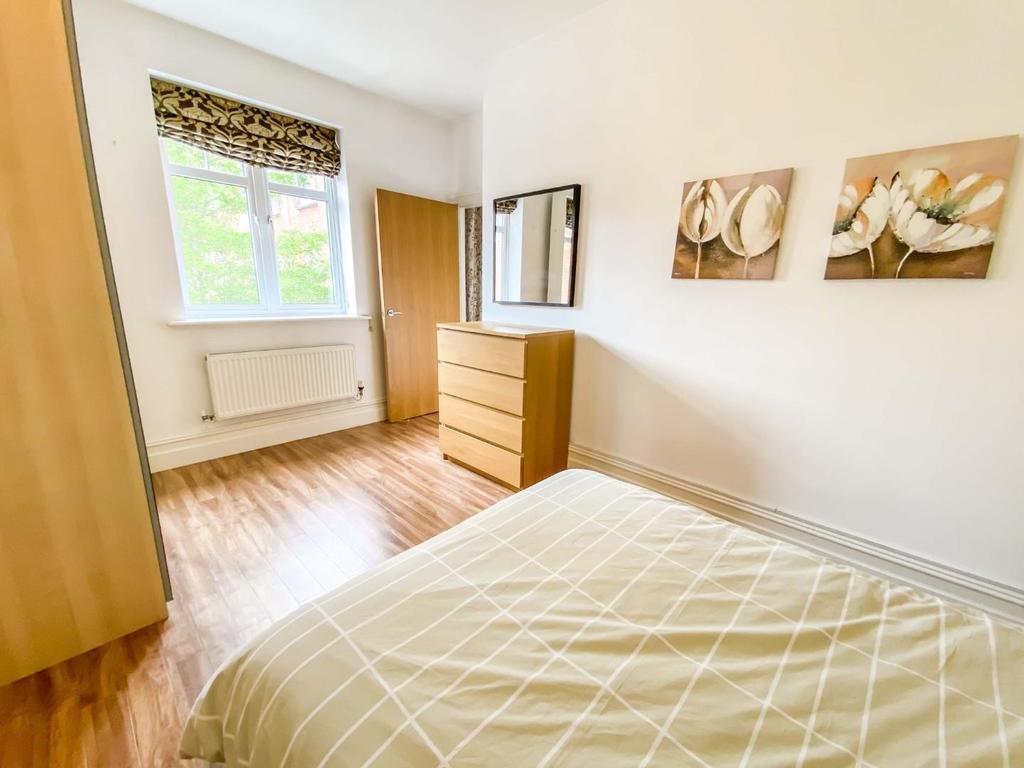 King Bed1.JPG