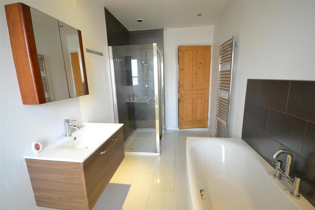 Bathroom suite